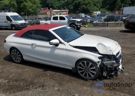 2018 Mercedes-Benz C 300 4Matic z USA, uszkodzony, nr VIN WDDWK4KB4JF722182